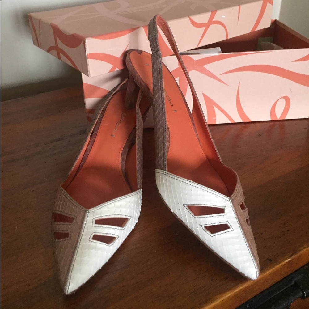 NWT Via Spiga brand new pumps